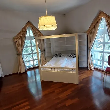 Castle Garden דירה *