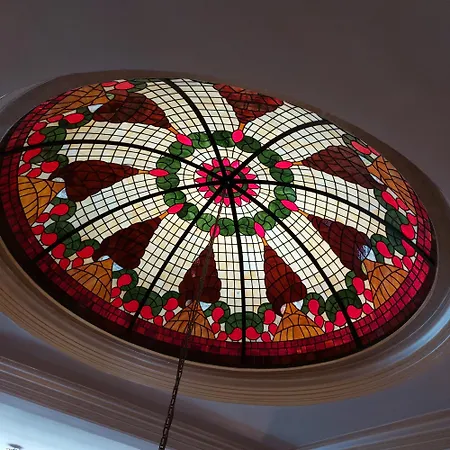 Castle Garden * סזומבאת'לי